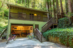 Vino Velo Retreat! Redwoods! Hot Tub!! Fire Table!! BBQ!! Game Room!! Fast WiFi!! Dog Friendly!!